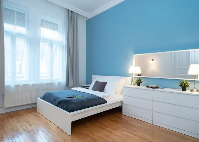 New Trendy At The Perfect Location Apartment